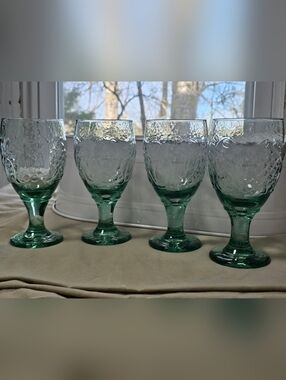 Set of 4 Libbey Orchard Fruit Glass Goblets